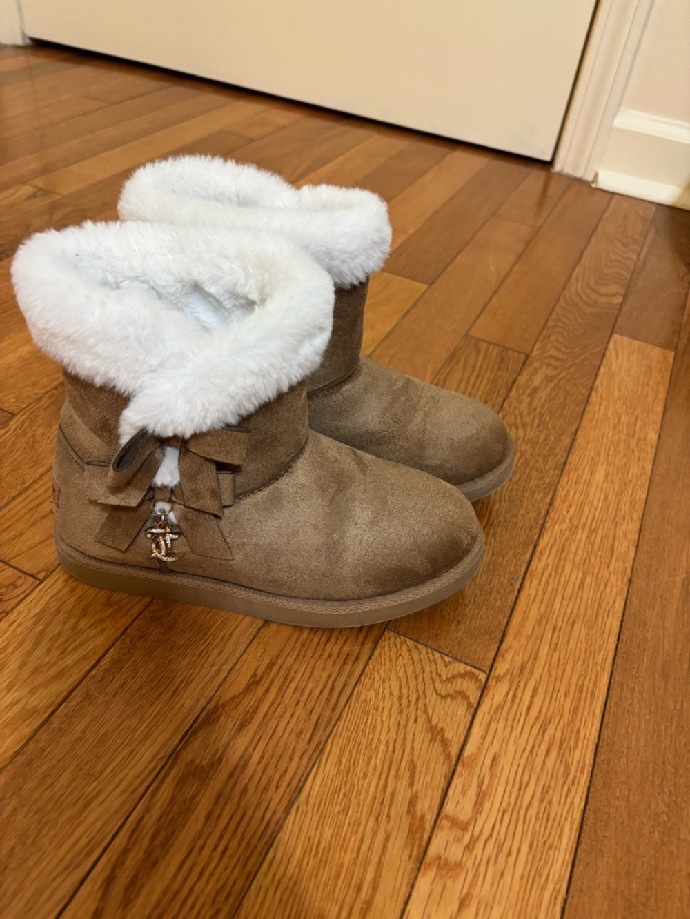 Juicy Couture Tan Boots with White Fur Trim